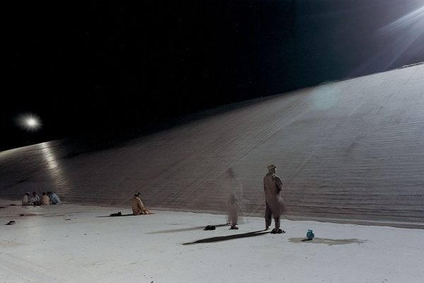 Armin Linke Ghazi Barotha, hydroelectric scheme, workers praying, Hattian Pakistan 1999 Photo: Armin Linke Copyright: Armin Linke